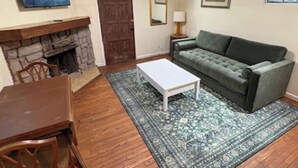 Unclassified image, 3 of 9, button - Lovely 3-bedroom cottage in South Lake Tahoe perfect for your getaway (South Lake Tahoe)