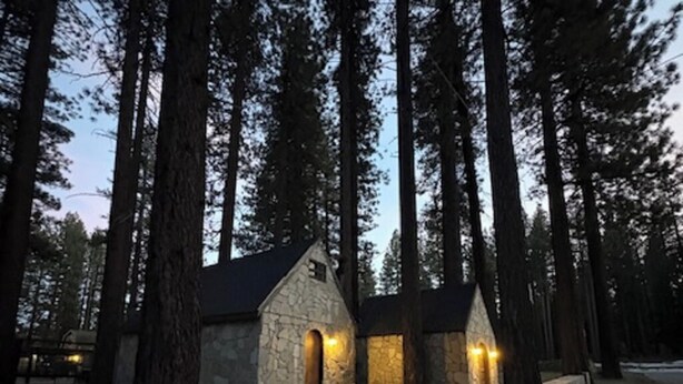 Unclassified image, 1 of 9, button - Lovely 3-bedroom cottage in South Lake Tahoe perfect for your getaway (South Lake Tahoe)