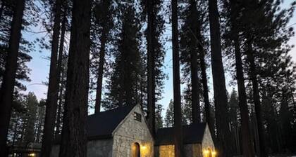Lovely 3-bedroom cottage in South Lake Tahoe perfect for your getaway