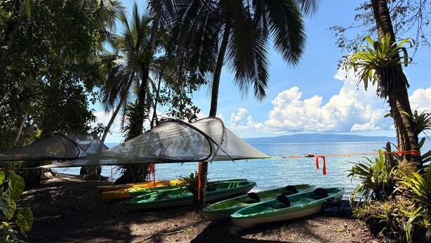 A beach with kayaks and a tent. - Ararat Eco Farm (Sabalito)