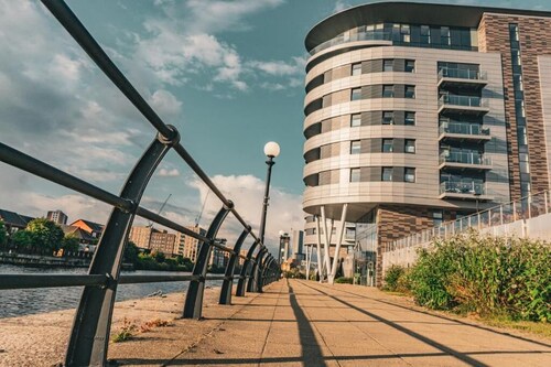 Water Front Apartment Manchester, Luxury 2 Bedroom with Ensuite Gym & Cinema