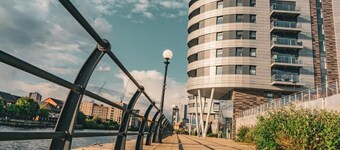 Water Front Apartment Manchester, Luxury 2 Bedroom with Ensuite Gym & Cinema