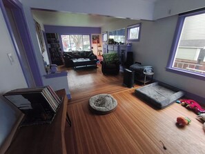 Interior - East Vancouver - FIFA World Cup Detached House. Sleeps up to 10! (Vancouver)