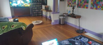 East Vancouver - FIFA World Cup Detached House. Sleeps up to 10!