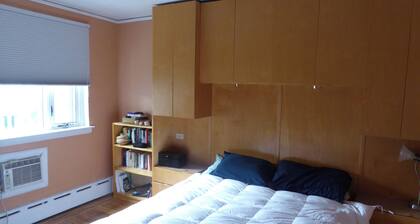 Astoria Cozy Townhouse 10 min to Manhattan