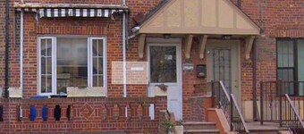 Astoria Cozy Townhouse 10 min to Manhattan