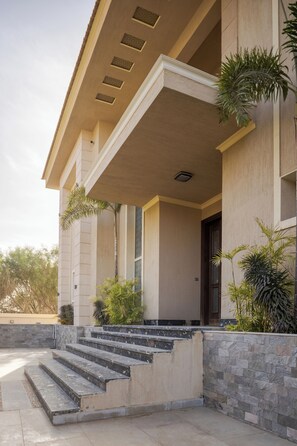 Exterior detail - ALSAWAH Majestic 6BR Residence & Oasis (6th of October City)