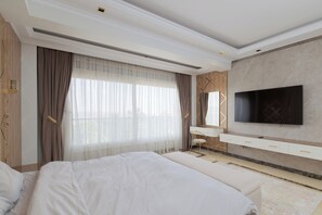 Luxury Villa, 6 Bedrooms, Private Pool | Premium bedding, laptop workspace, blackout curtains, free WiFi - ALSAWAH Majestic 6BR Residence & Oasis (6th of October City)