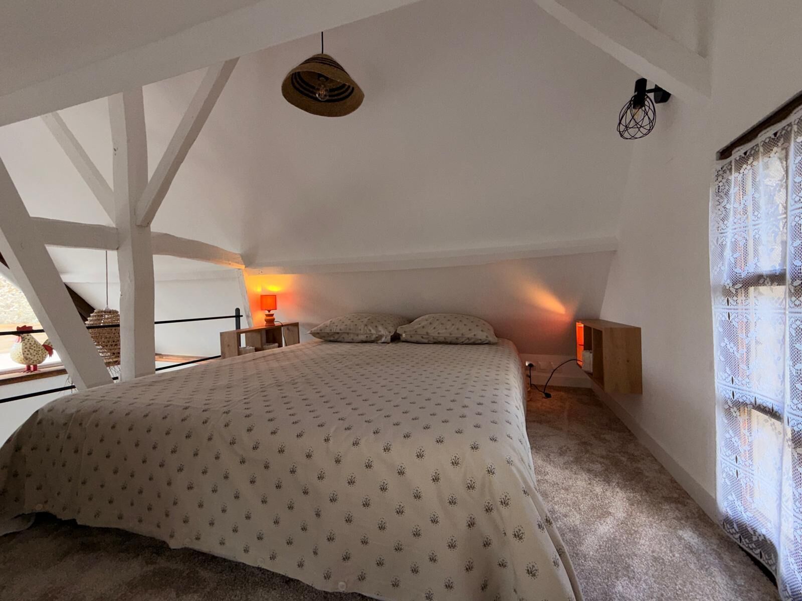 1 bedroom, bed sheets