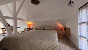 1 bedroom, bed sheets