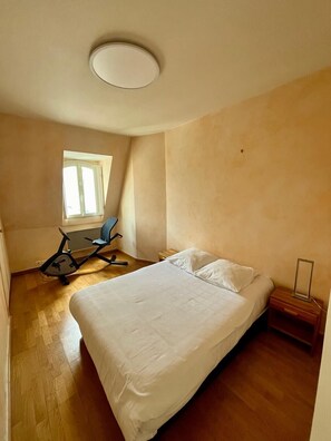 3 bedrooms, iron/ironing board, Internet, bed sheets - Artist's apartment with Polnareff piano (Paris)