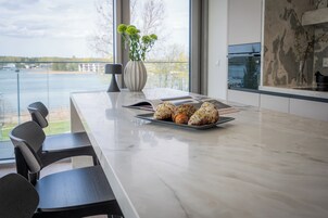 Apartamento exclusivo, 2 habitaciones, vistas al lago | Restauración