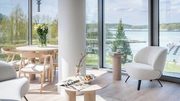 Exclusive Apartment, 2 Bedrooms, Lake View | Interior