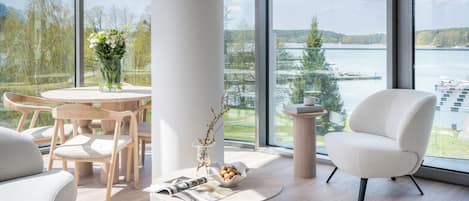 Exclusive Apartment, 2 Bedrooms, Lake View | Interior