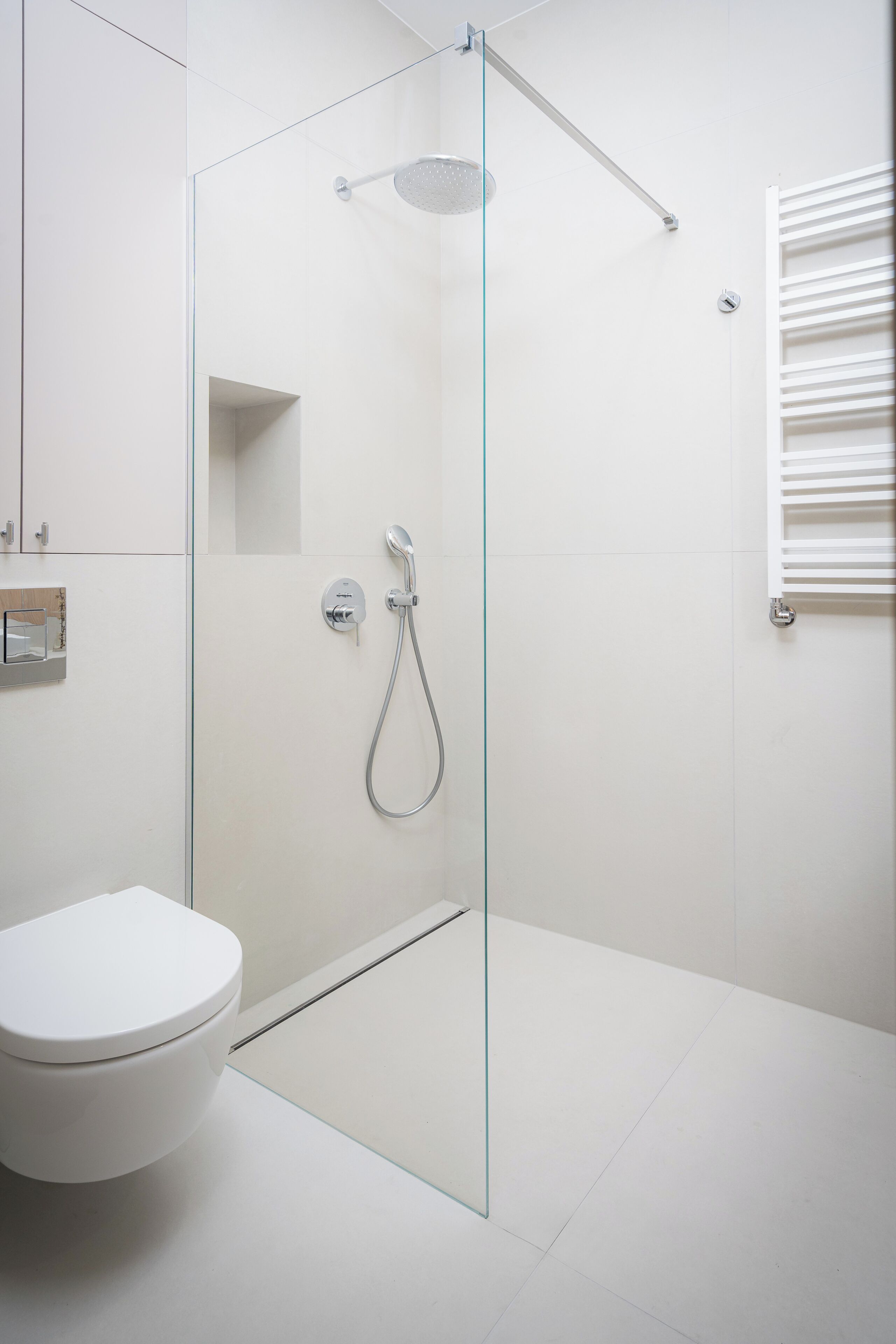Deluxe Apartment, 1 Bedroom, Lake View | Bathroom | Shower, hair dryer, towels, soap