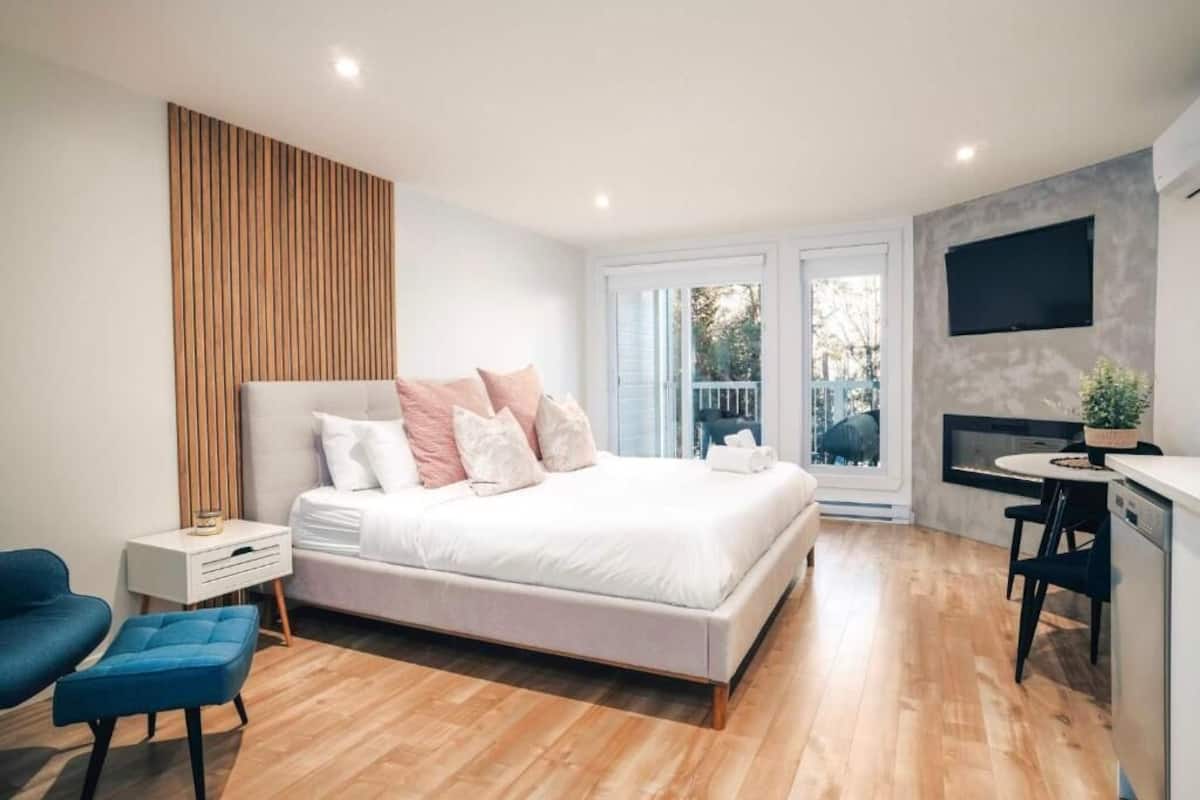 Deluxe Studio, Balcony, Courtyard View