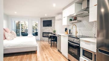 Deluxe Studio, Balcony, Courtyard View