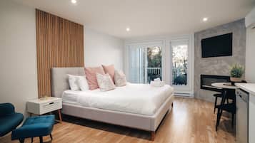 Deluxe Studio, Balcony, Courtyard View