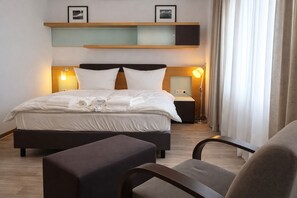 Comfort Double Room - Check-Inn Hotel - Offenbach (Offenbach am Main)