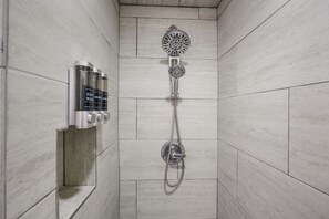 Hair dryer, towels, soap, shampoo - Family Fun Retreat Game Room Dog Run +Slide Texoma (Pottsboro)