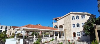 Charming 1-bedroom bed & breakfast for couple in Budva