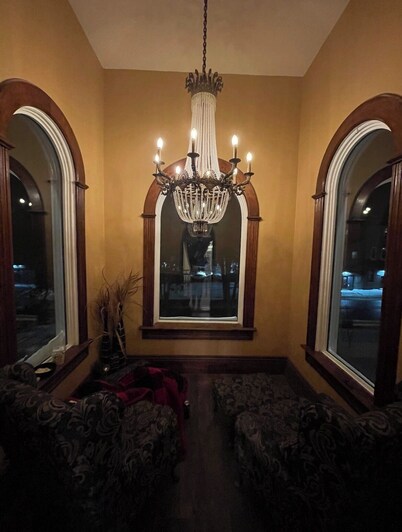 The Robert Scott Residence - Timeless Elegance 