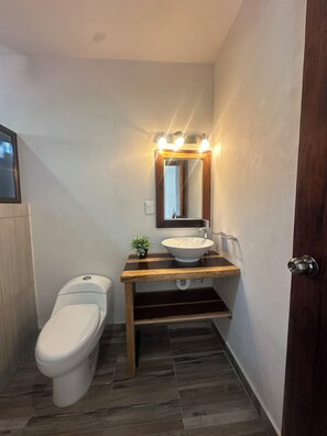 Comfort-Zimmer, Gartenblick | Badezimmer