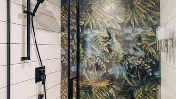 Estudi Deluxe, balcó, vistes al pati | Bany