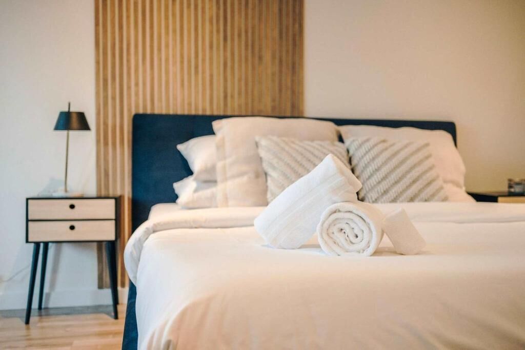 Deluxe Studio, Balcony, Courtyard View | Blackout drapes, iron/ironing board, WiFi (free)