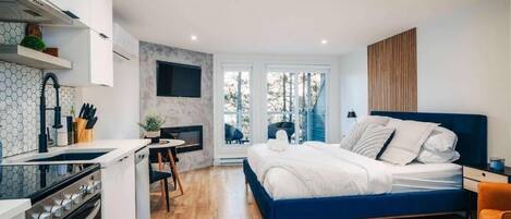 Deluxe Studio, Balcony, Courtyard View