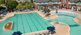 Luxury 4-Level Townhouse, Pool Access, 2 Balconies