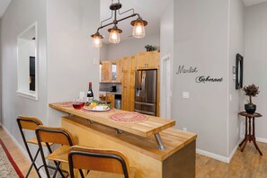 Dining - Temecula Wine Country Retreat  Spa & Game Room (Temecula)