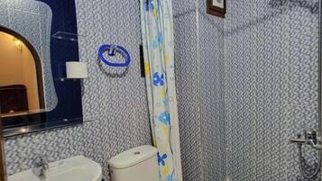 Chambre Triple | Salle de bain