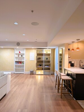 المنشأة من الداخل