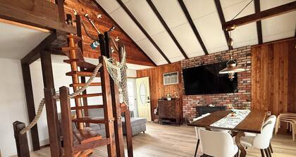 Barnegat Bay Waterfront 4-bedroom House with Dock. Short drive from NYC