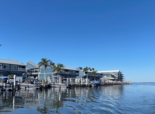 Waterfront Punta Gorda Isles Home • Dock • Kayaks • Sunset Views • Gulf Access