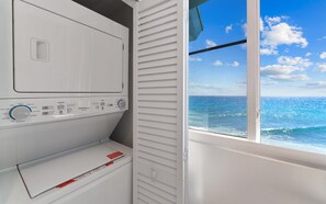 Interior - 1 bed, 1 bath, Ocean views, 3 Pools, Walk to Beach (St. Thomas)