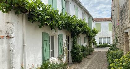 Authentic, quiet retaise house with enclosed wooded grounds in town center