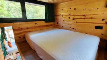 Classic Bungalow, River View | Living area