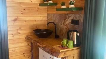 Bungalow clásico, vista al río | Cocina privada