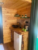 Classic Bungalow, River View | Private kitchen