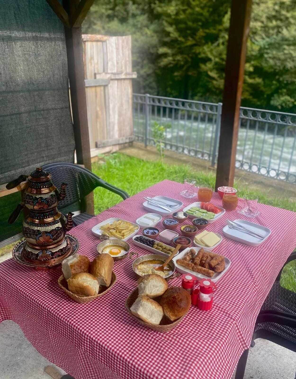 Classic Bungalow, River View | Terrace/patio