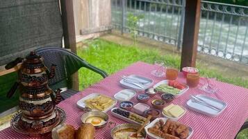 Classic Bungalow, River View | Terrace/patio