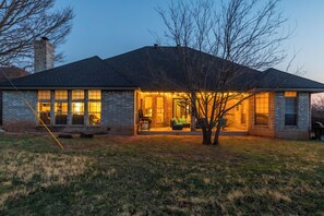 Exterior - The Regent: Abilene Luxury Retreat w/ Patio & Fire (Abilene)