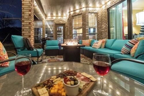 The Regent: Abilene Luxury Retreat w/ Patio & Fire