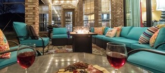 The Regent: Abilene Luxury Retreat w/ Patio & Fire