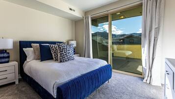 Deluxe Condo, Balcony, Mountain View | Laptop workspace, free WiFi