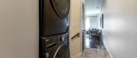 Deluxe Condo, Balcony, Mountain View | Interior