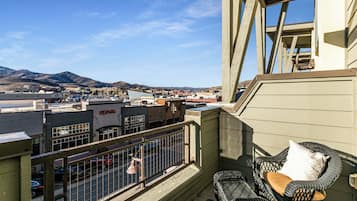 Deluxe Condo, Balcony, Mountain View | Property grounds