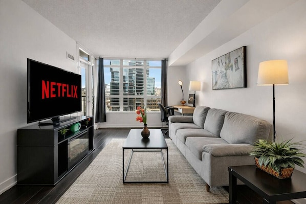 Living area - Urban Stay - 2BR - Close to Rogers Centre (Toronto)